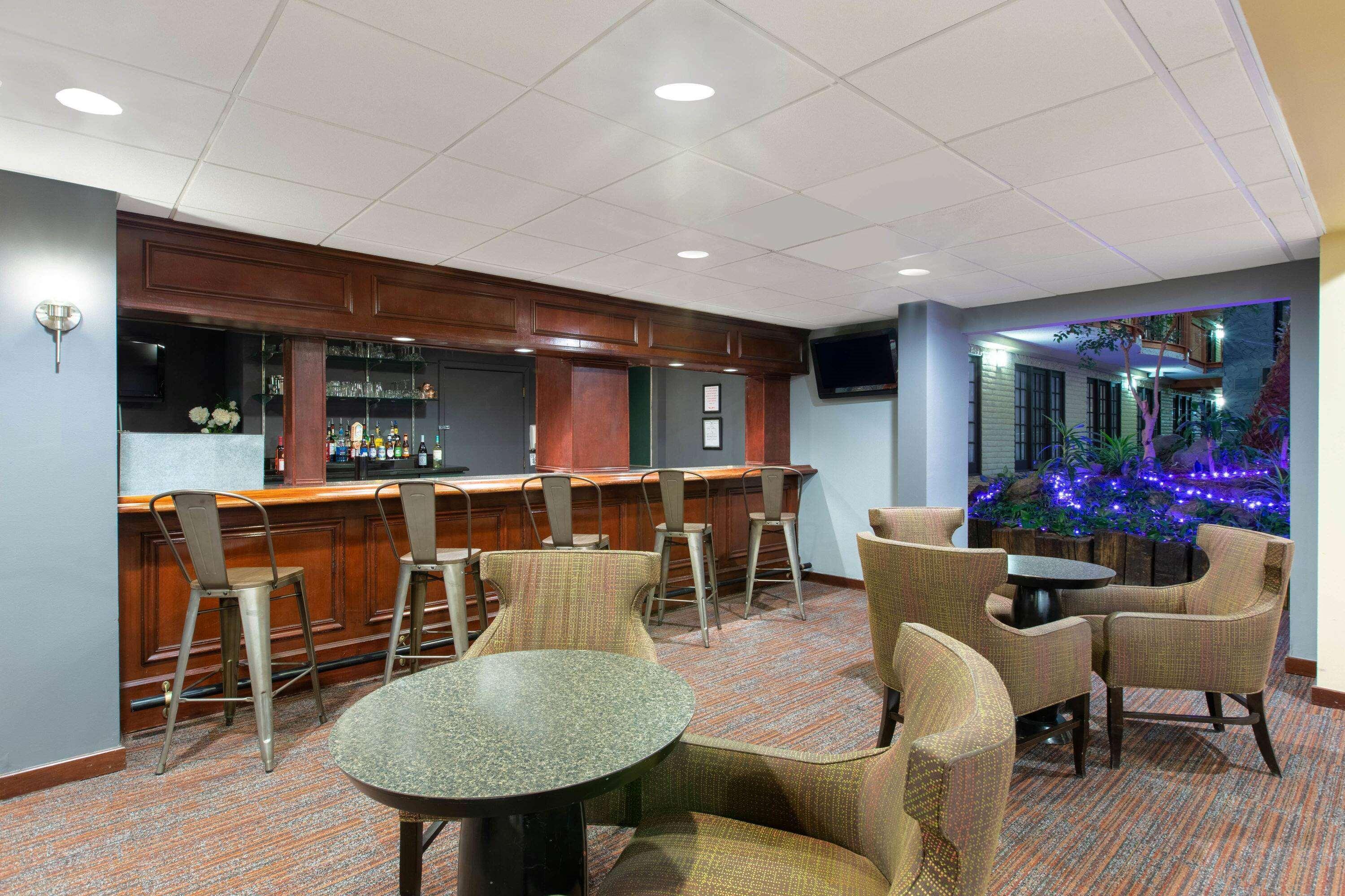 Aksarben Suites Trademark Collection By Wyndham Omaha Exterior photo