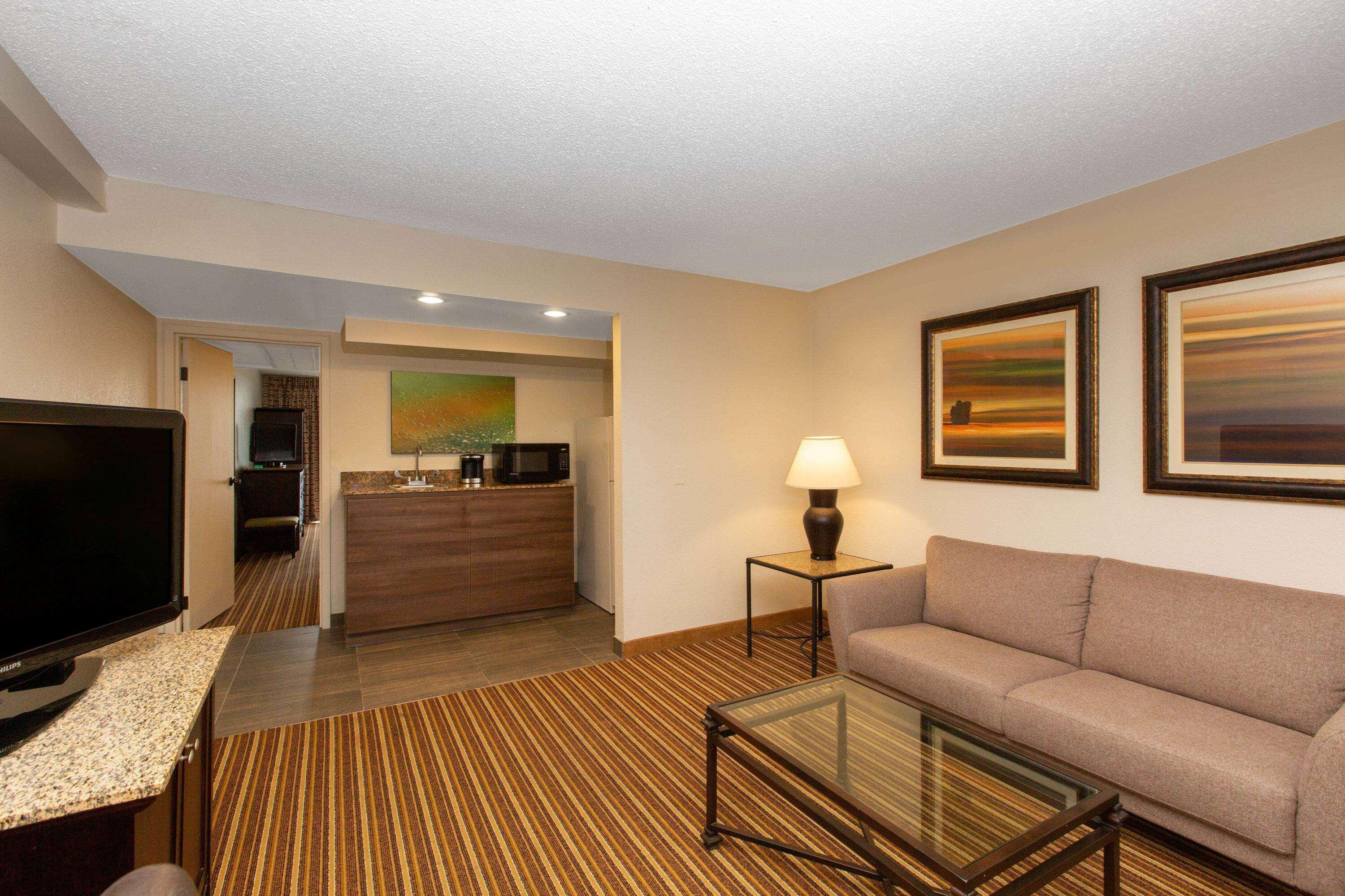 Aksarben Suites Trademark Collection By Wyndham Omaha Exterior photo